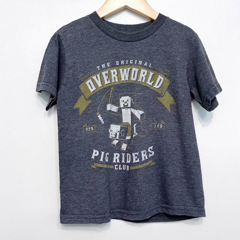 mojang | minecraft overworld pig riders club graphic tee grey xs